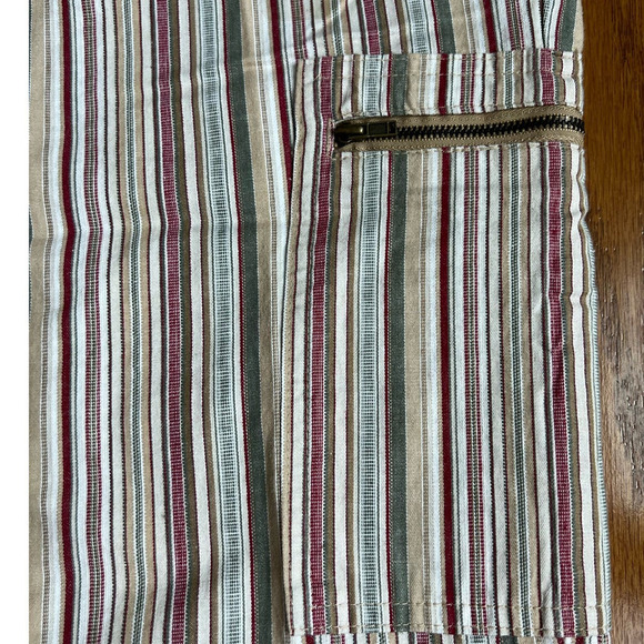 NWT Izod Hot Tropic Cropped Cargo Pants, Striped, Cranberry, size 16 - Picture 3 of 14